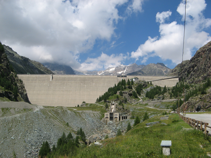 <p>Paramento di valle<br>(fonte&nbsp;Enel Green Power Italia S.r.l.)</p>